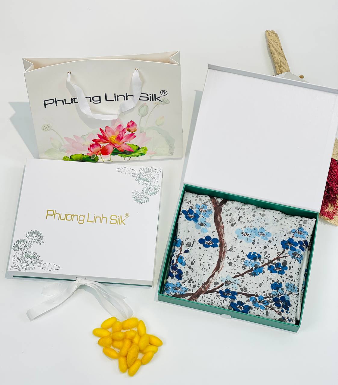 KHĂN LỤA TƠ TẰM VẼ TAY THỦY ẤN ĐỘC BẢN HOA ĐÀO