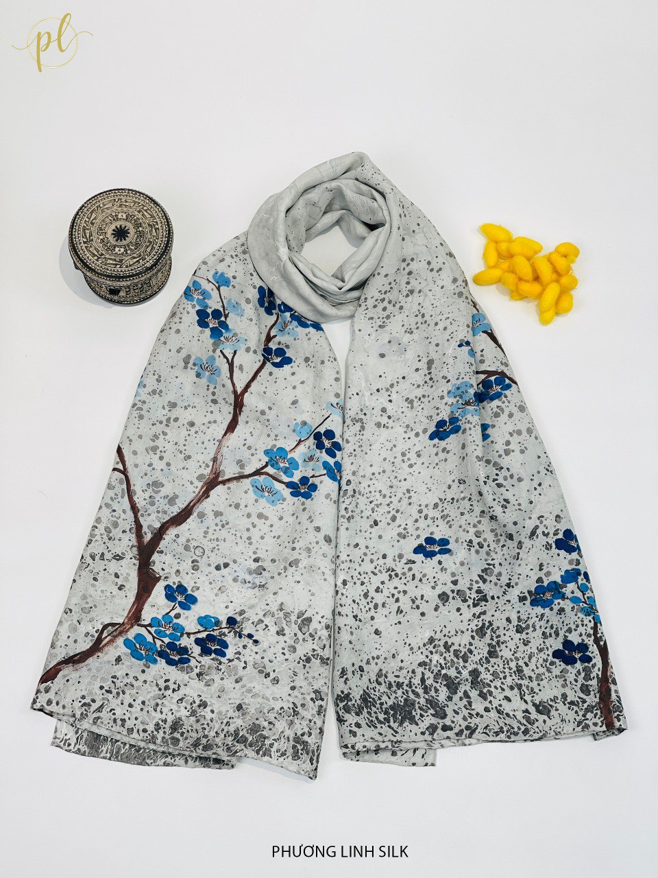 KHĂN LỤA TƠ TẰM VẼ TAY THỦY ẤN ĐỘC BẢN HOA ĐÀO