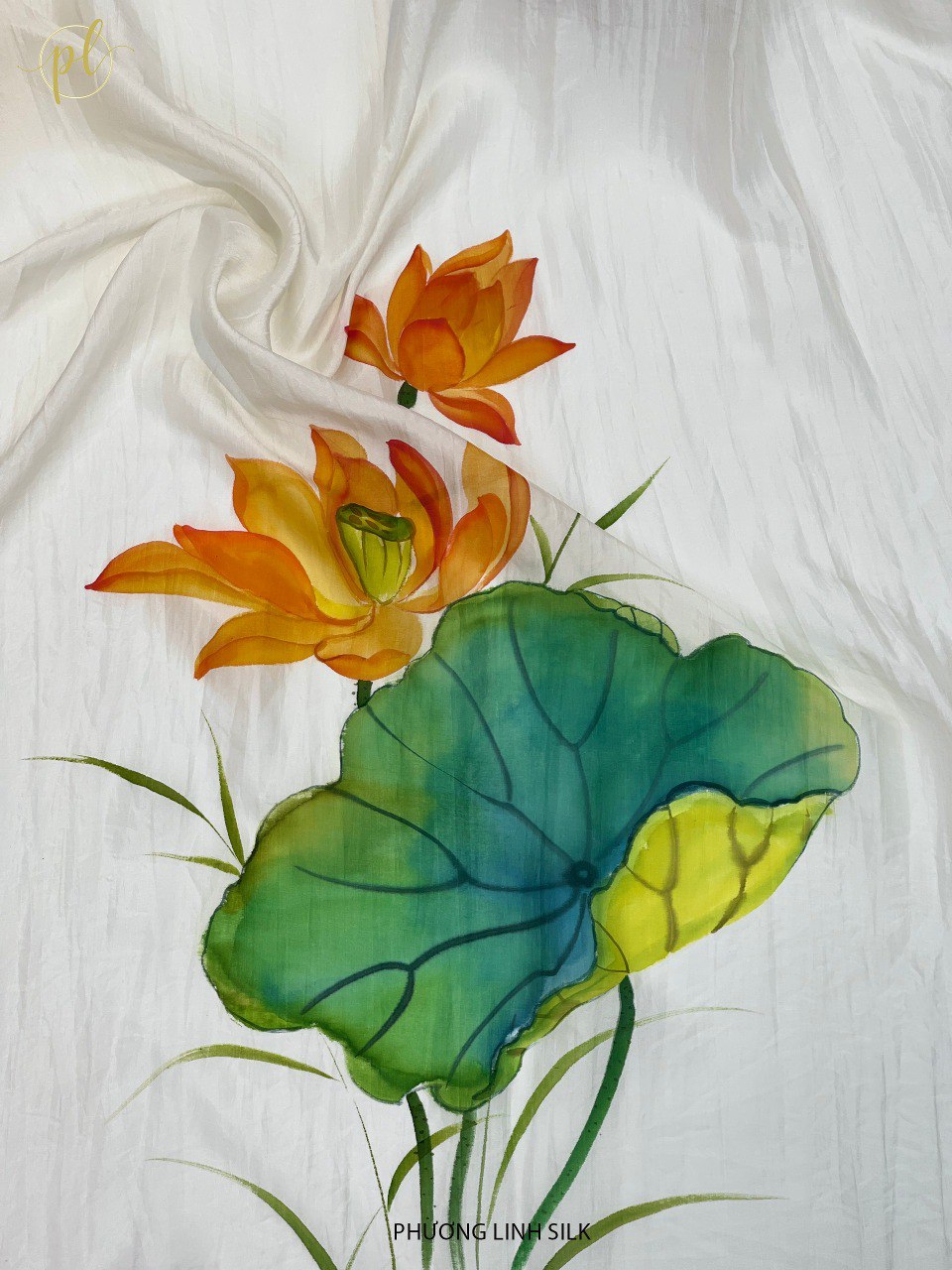 KHĂN LỤA VẼ MÀU NƯỚC NGHỆ THUẬT 100% TƠ TẰM HOA SEN QUỐC