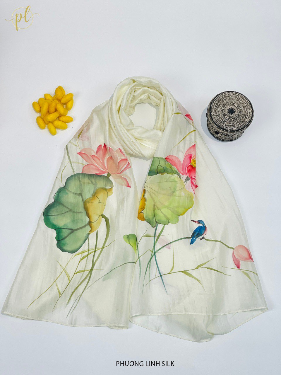 KHĂN LỤA VẼ MÀU NƯỚC NGHỆ THUẬT 100% TƠ TẰM HOA SEN QUỐC