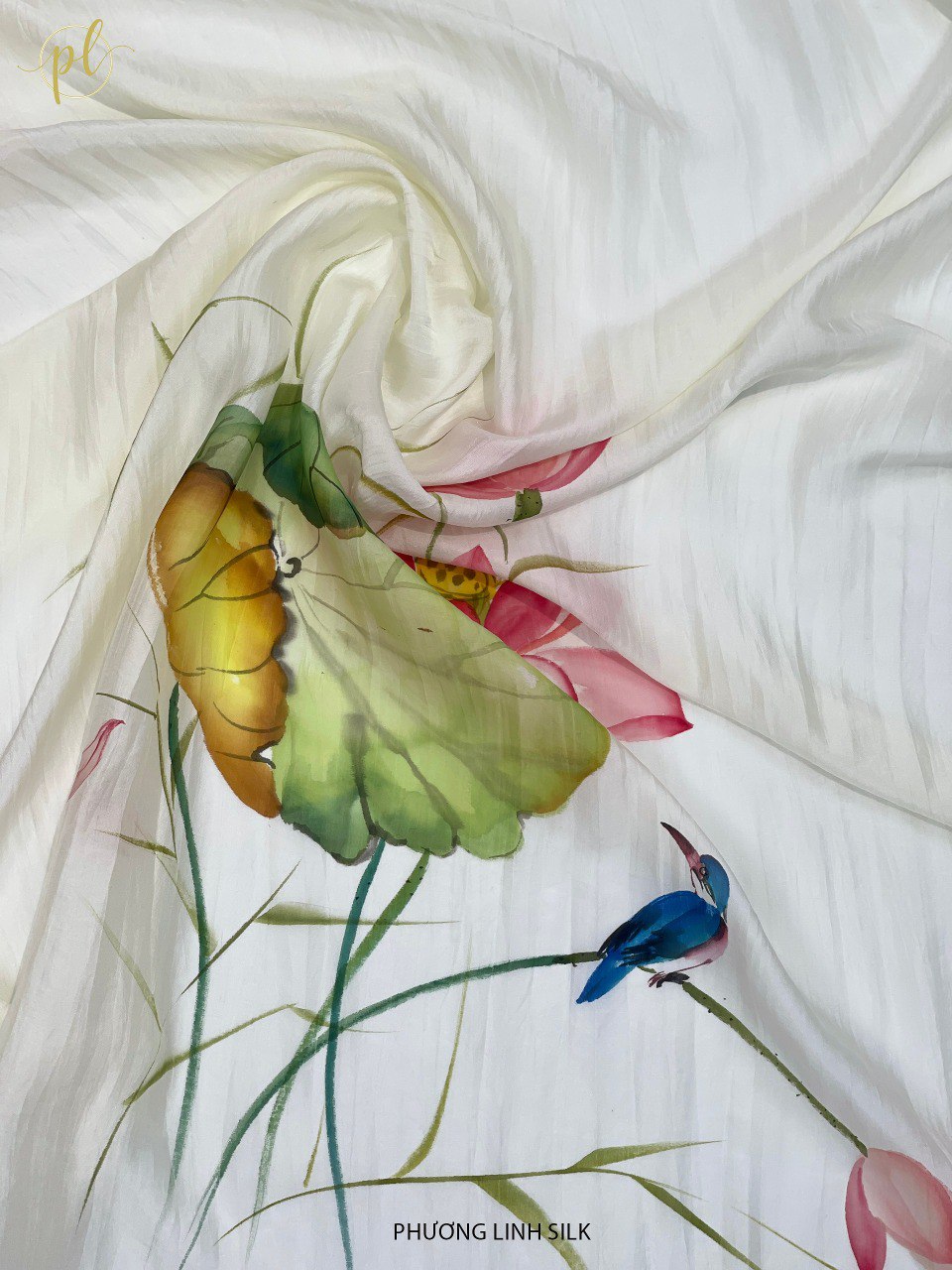 KHĂN LỤA VẼ MÀU NƯỚC NGHỆ THUẬT 100% TƠ TẰM HOA SEN QUỐC