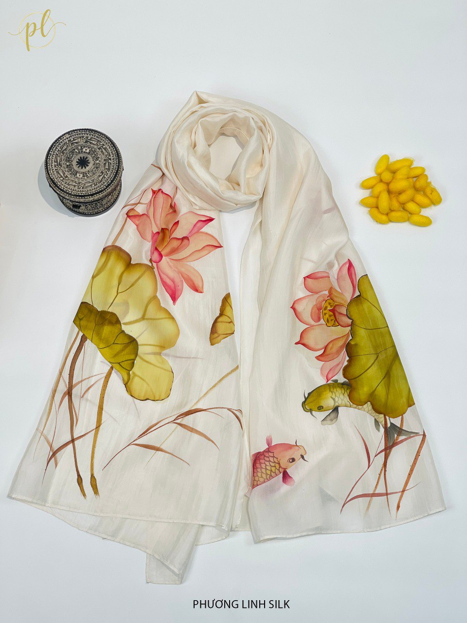 KHĂN LỤA VẼ MÀU NƯỚC NGHỆ THUẬT 100% TƠ TẰM HOA SEN QUỐC