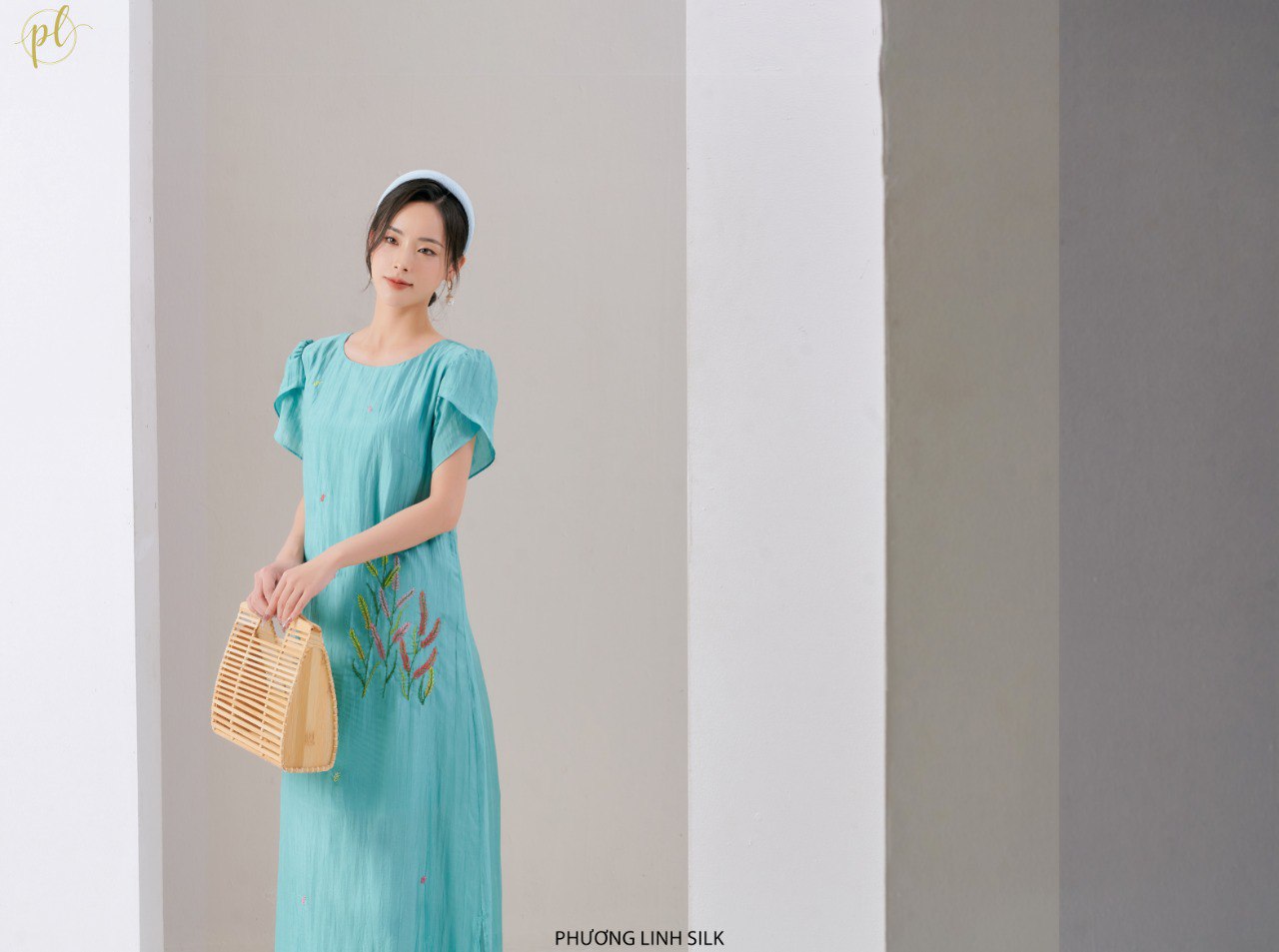 VÁY LỤA NHẸ TAY SEN THÊU 100% TƠ TẰM