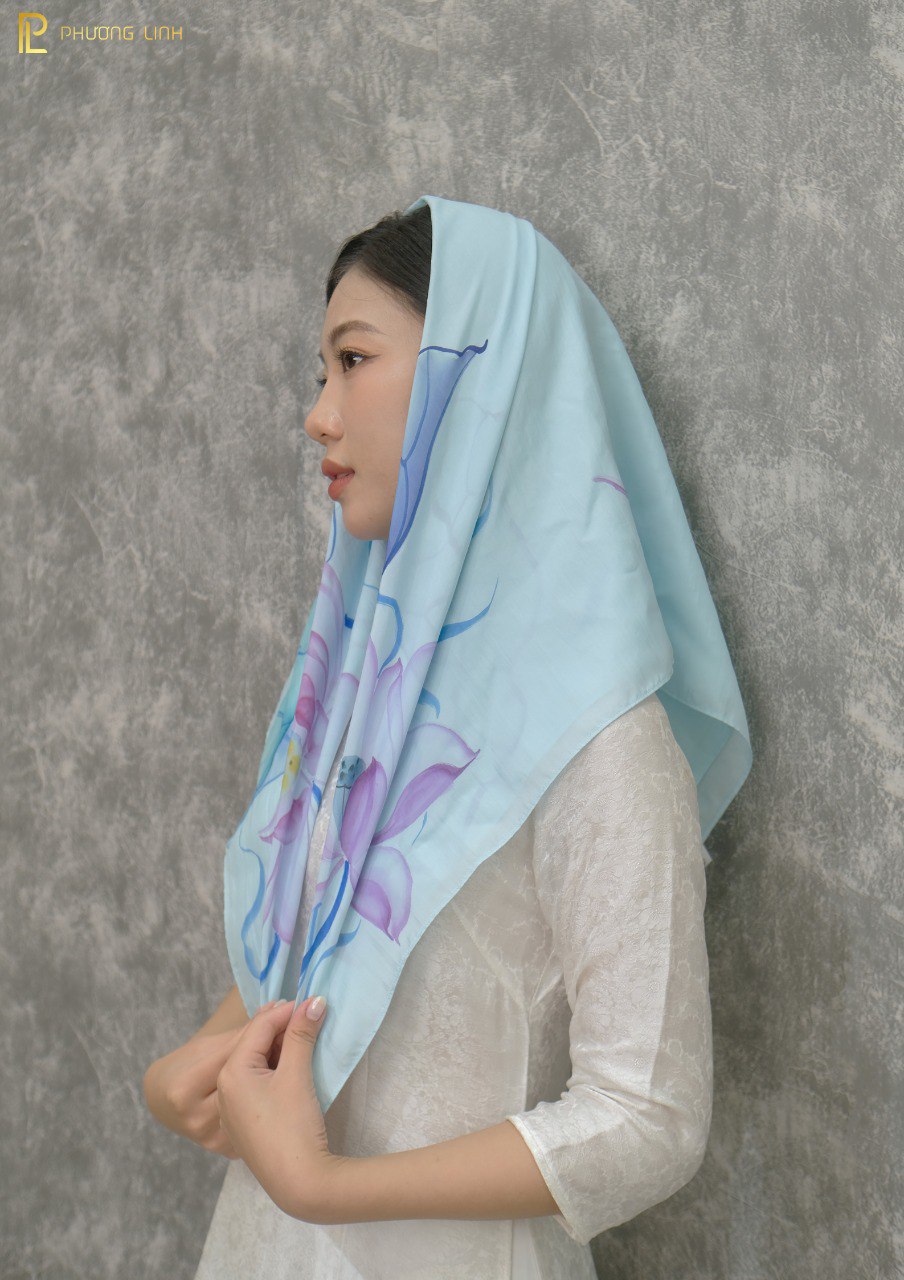 KHĂN LỤA VẼ TAY THỦ CÔNG NGHỆ THUẬT HOA SEN QUỐC