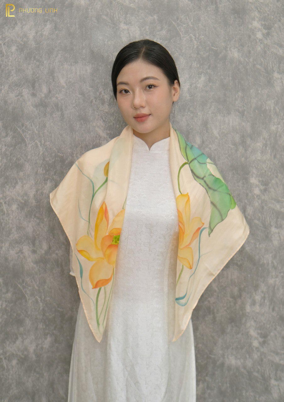 KHĂN LỤA VẼ TAY THỦ CÔNG NGHỆ THUẬT HOA SEN QUỐC