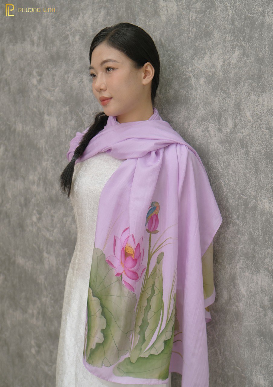 KHĂN LỤA VẼ MÀU NƯỚC NGHỆ THUẬT ĐỘC BẢN 100% TƠ TẰM HOA SEN QUỐC