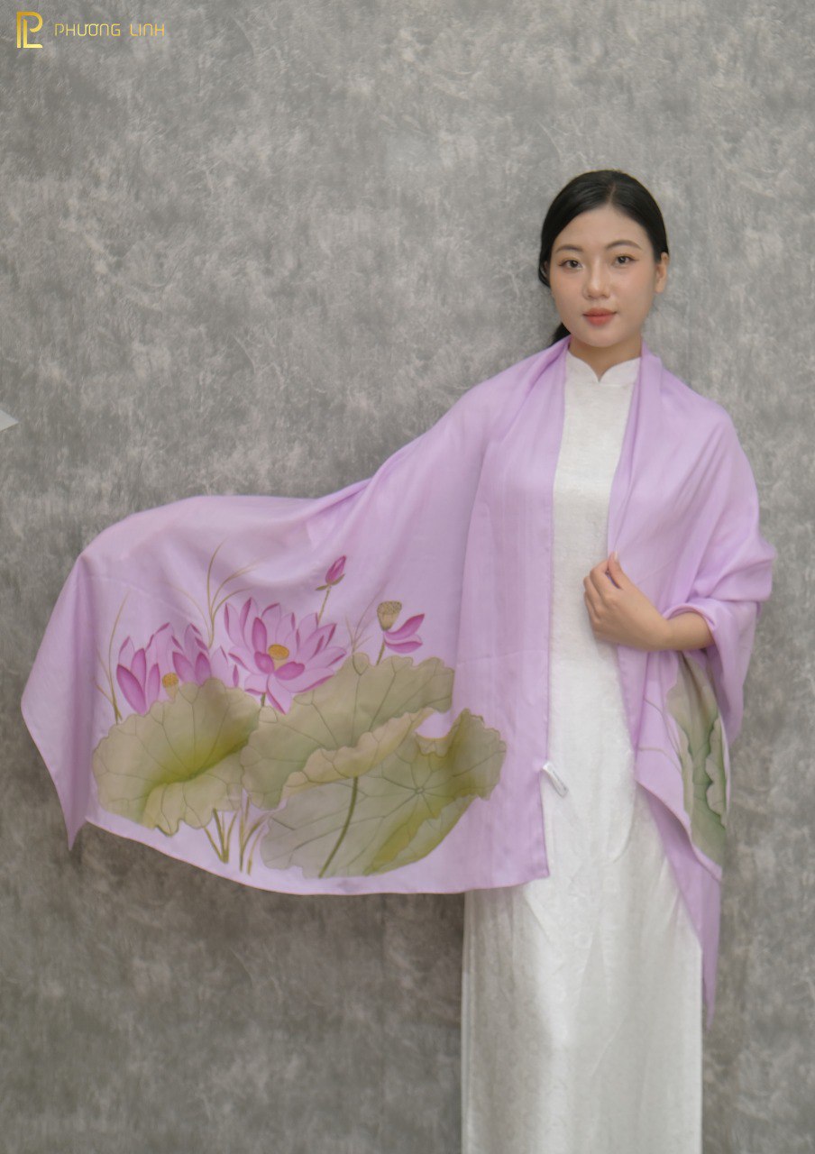 KHĂN LỤA VẼ MÀU NƯỚC NGHỆ THUẬT ĐỘC BẢN 100% TƠ TẰM HOA SEN QUỐC