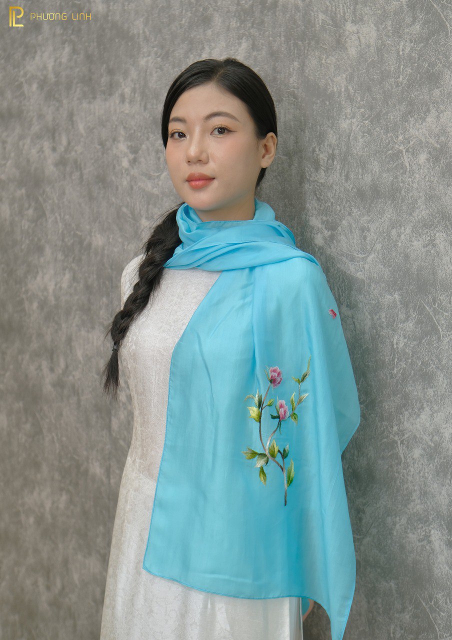 KHĂN LỤA TƠ TẰM THÊU TAY THỦ CÔNG CHỈ TƠ HOA HỒNG