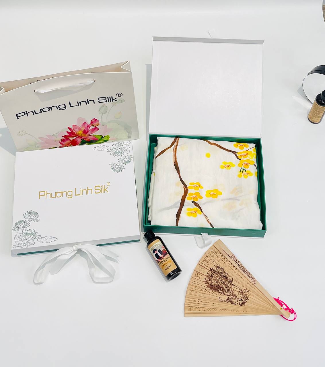 KHĂN LỤA VẼ MÀU NƯỚC NGHỆ THUẬT ĐỘC BẢN 100% TƠ TẰM HOA ĐÀO