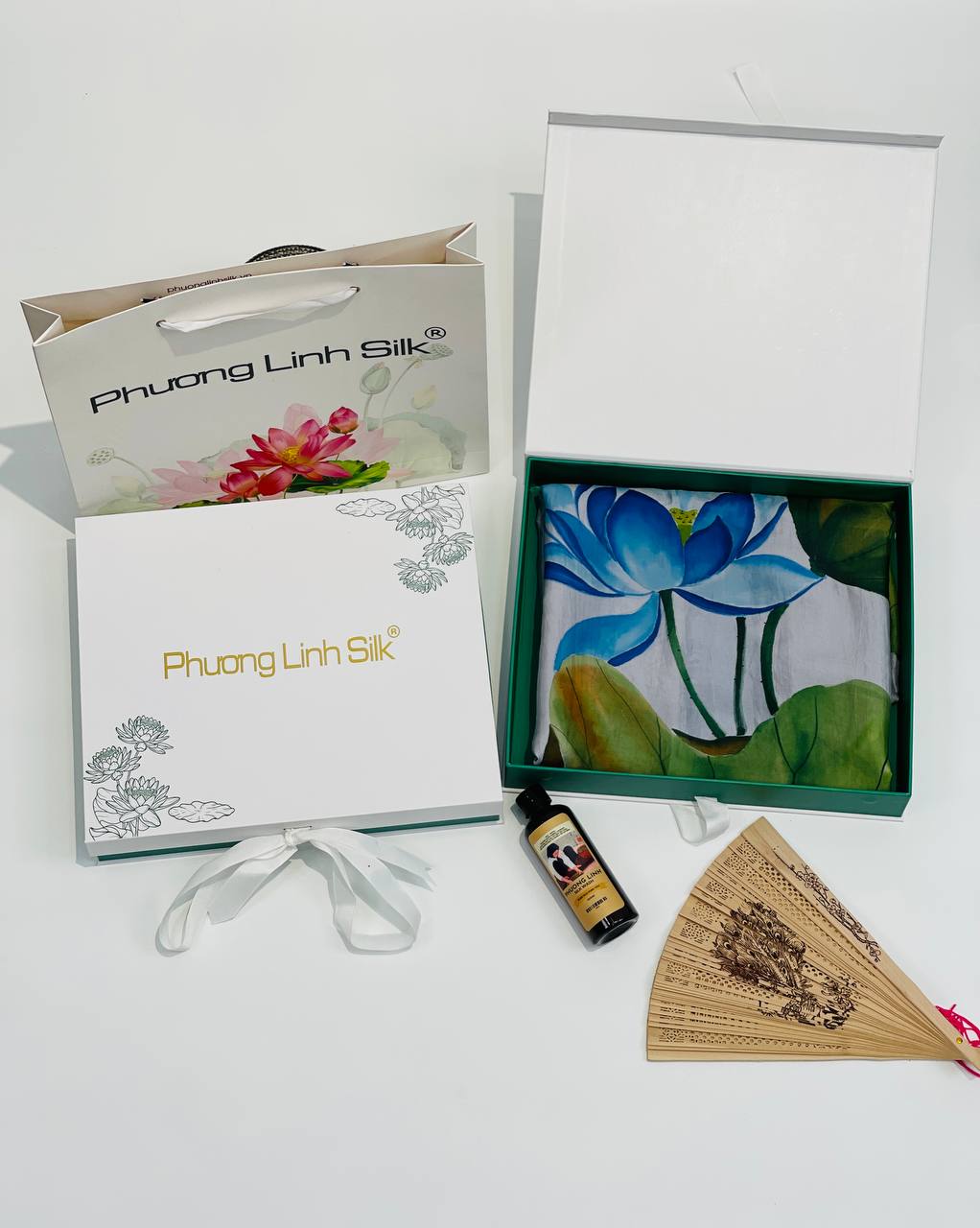 KHĂN LỤA VẼ MÀU NƯỚC NGHỆ THUẬT ĐỘC BẢN 100% TƠ TẰM HOA SEN QUỐC