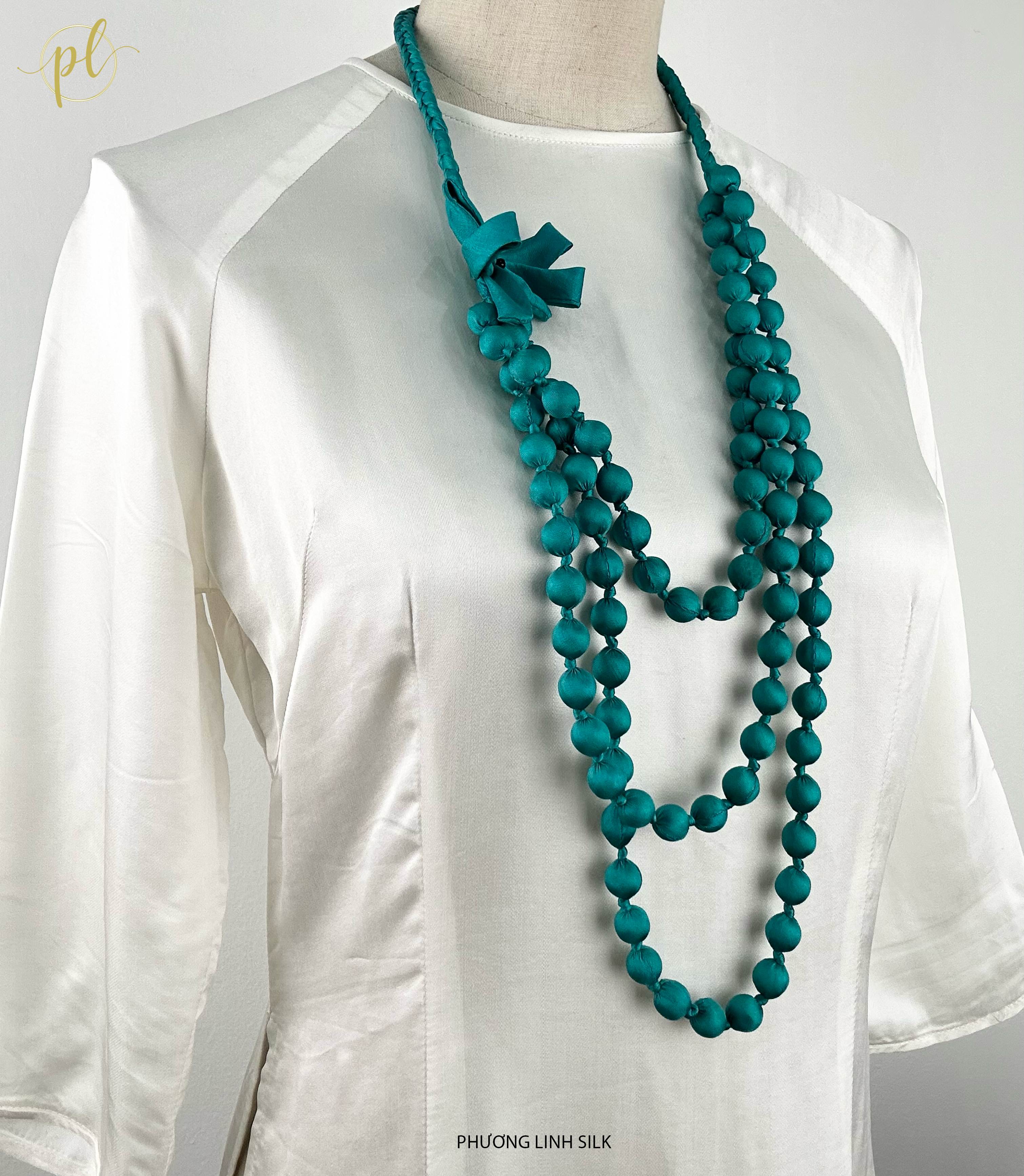 VÒNG HẠT GỖ TẾT NƠ BỌC LỤA TƠ TẰM