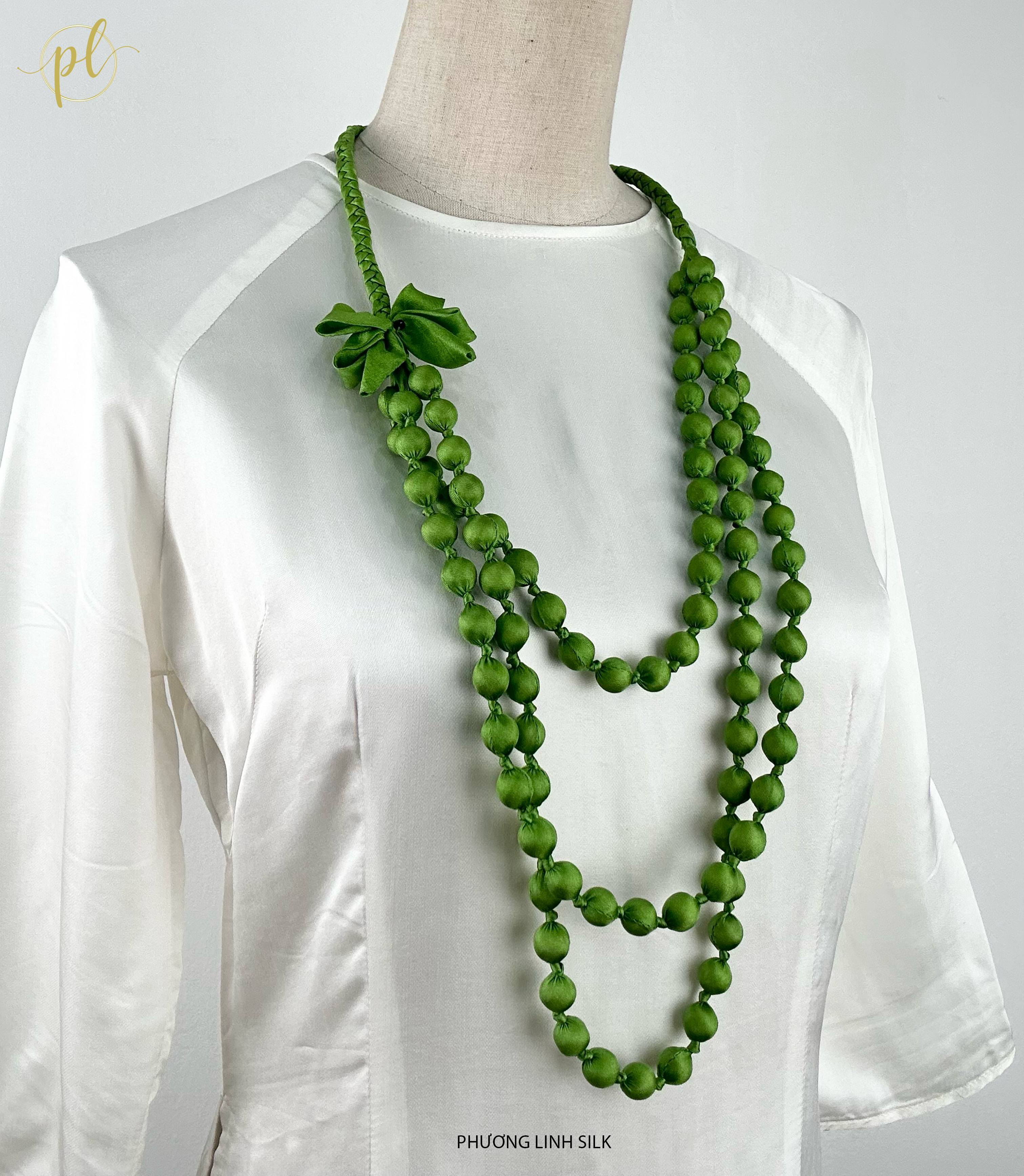 VÒNG HẠT GỖ TẾT NƠ BỌC LỤA TƠ TẰM