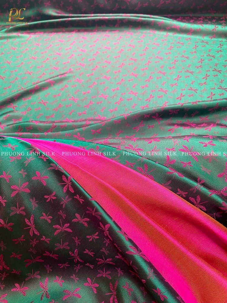 VẢI LỤA TƠ TẰM SATIN CHUỒN CHUỒN MÀU XANH SEN VÀ VẢI SATIN TRƠN 70% TƠ TẰM