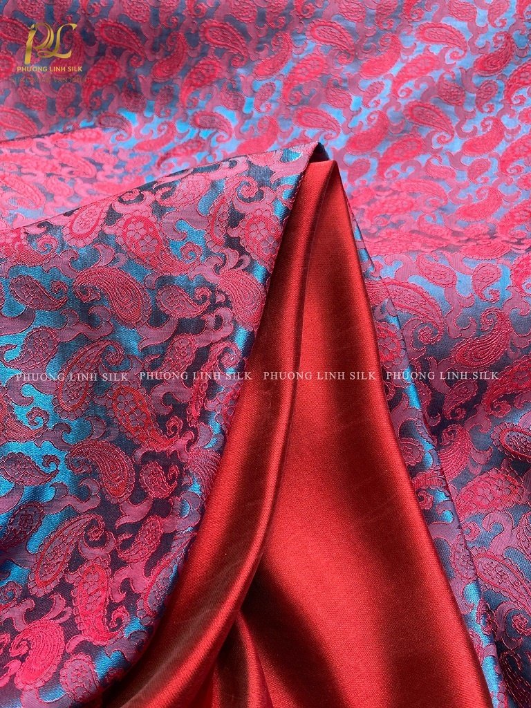 VẢI LỤA SATIN TƠ TẰM ĐUÔI CÔNG MÀU XANH CAM VÀ VẢI SATIN TRƠN 70% TƠ TẰM