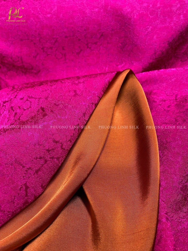 VẢI LỤA SATIN TƠ TẰM HOA CÚC MÀU HỒNG SEN VÀ VẢI SATIN TRƠN 70% TƠ TẰM