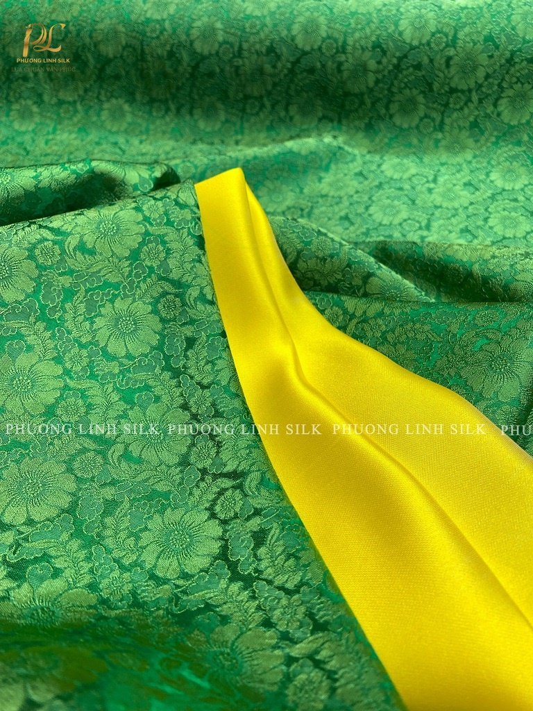 VẢI LỤA SATIN TƠ TẰM HOA CÚC MÀU XANH KÉT VÀ VẢI SATIN TRƠN 70% TƠ TẰM