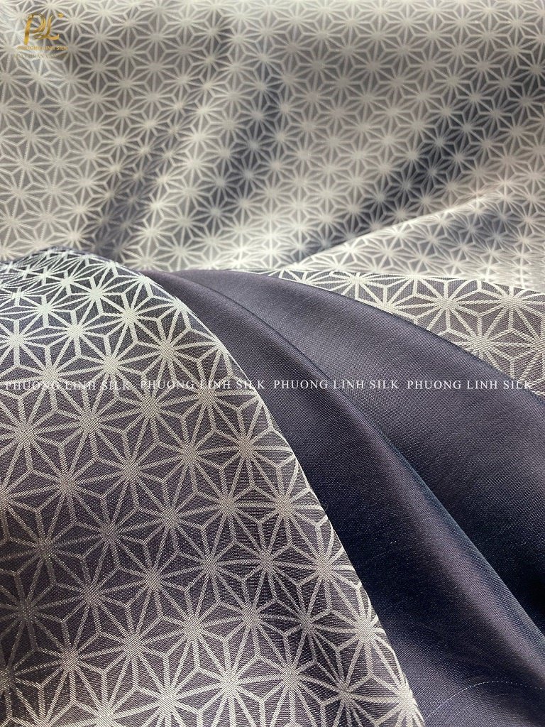 VẢI LỤA SATIN TƠ TẰM HOA SAO MÀU GHI VÀ VẢI SATIN TRƠN 70% TƠ TẰM