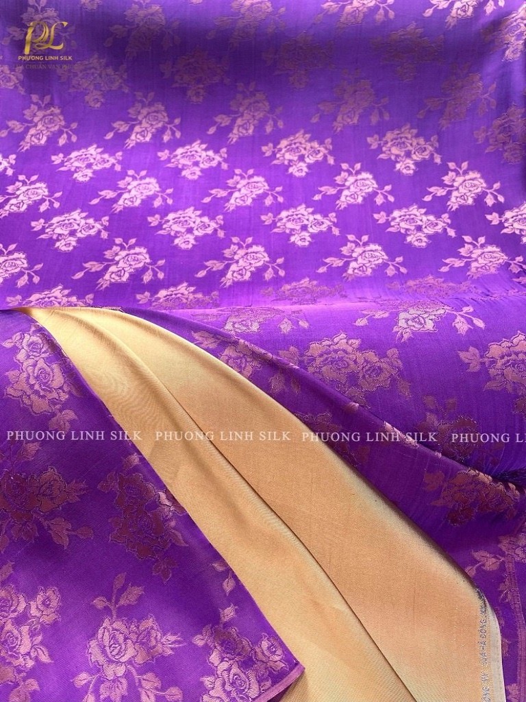 VẢI LỤA 2 DA 50% TƠ TẰM HỒNG ĐÔI ÁNH TÍM VÀNG VÀ VẢI SATIN TRƠN ÁNH ĐỒNG70% TƠ TẰM