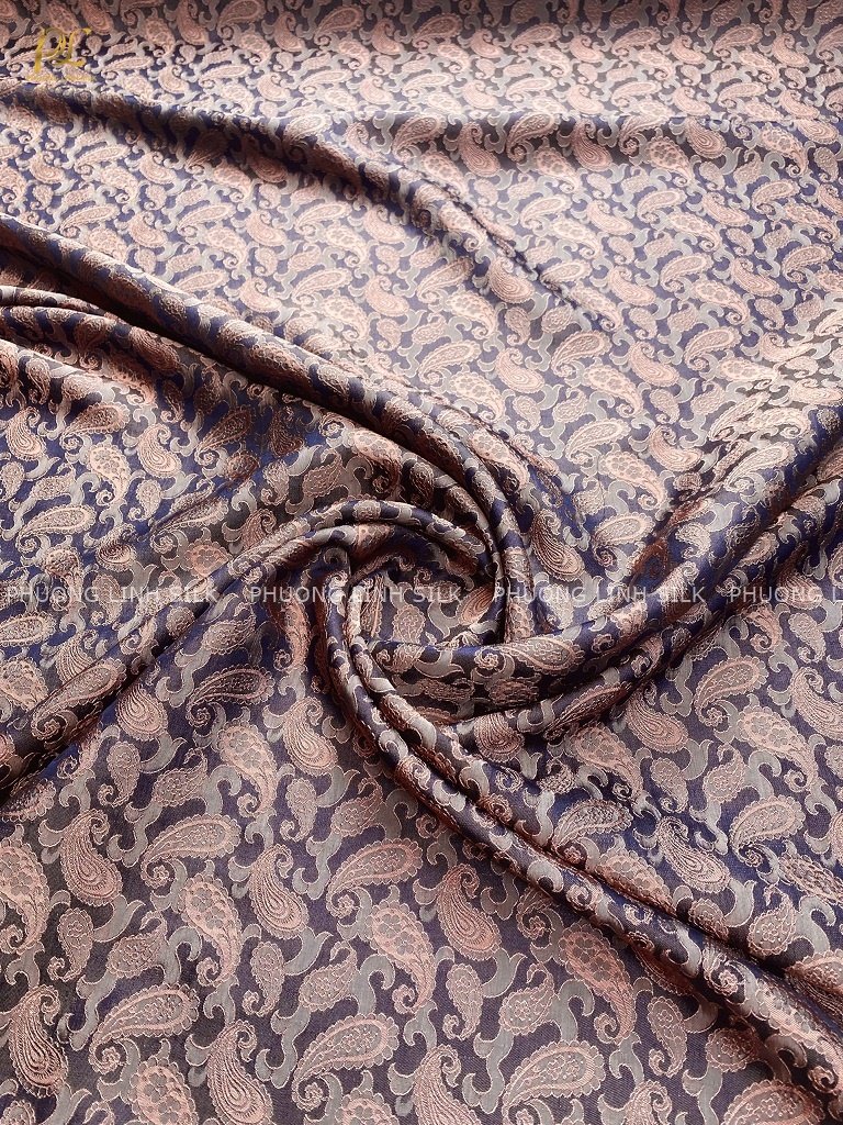 VẢI LỤA SATIN TƠ TẰM ĐUÔI CÔNG MÀU NÂU