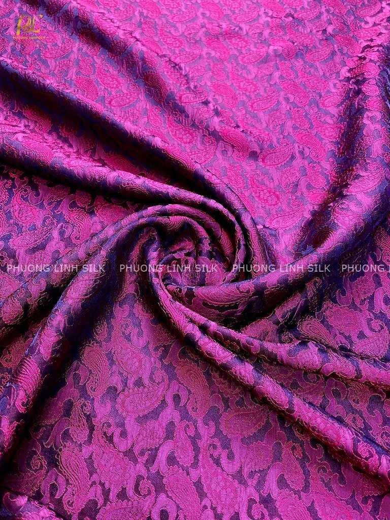 VẢI LỤA SATIN TƠ TẰM ĐUÔI CÔNG MÀU SEN ĐEN