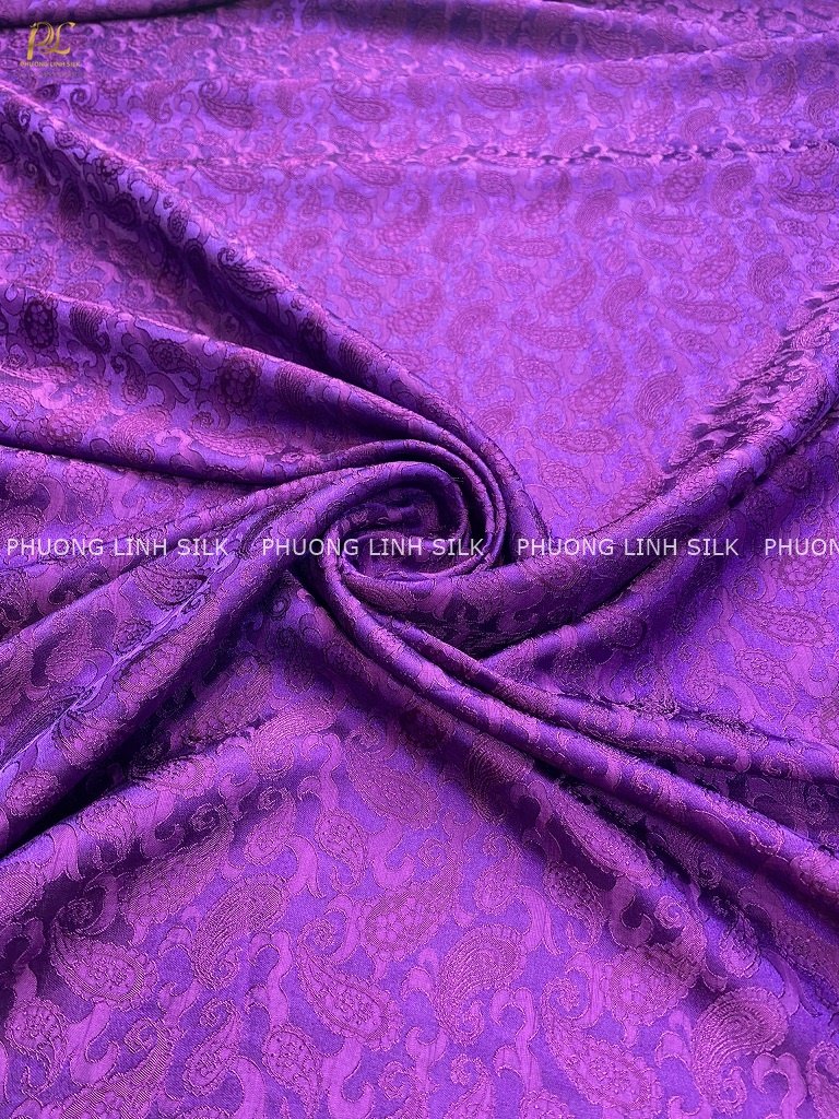 VẢI LỤA SATIN TƠ TẰM ĐUÔI CÔNG MÀU TÍM