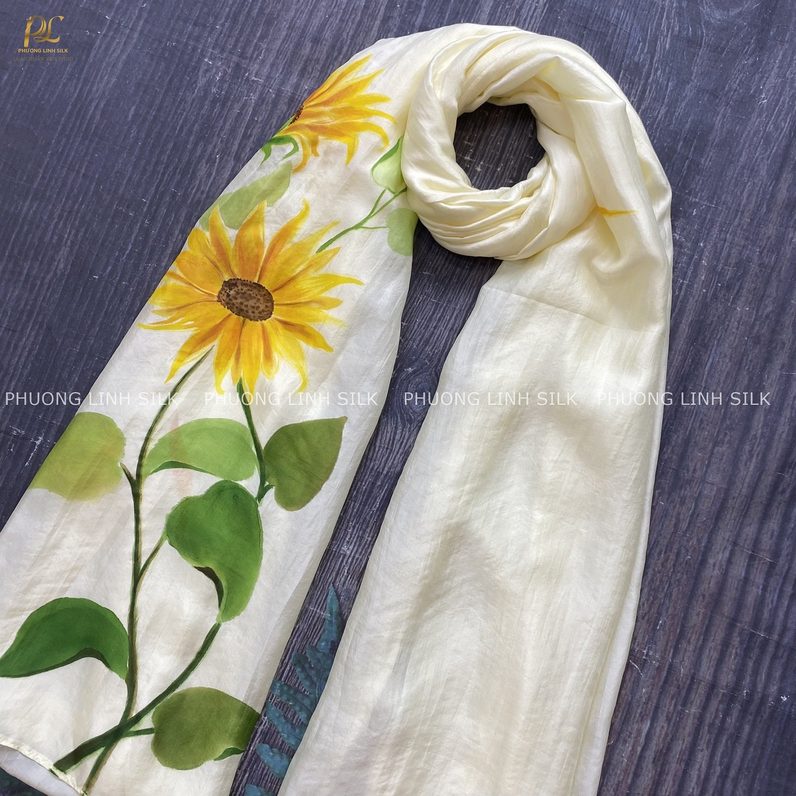 KHĂN LỤA VẼ MÀU NƯỚC 100% TƠ TẰM HOA CÚC