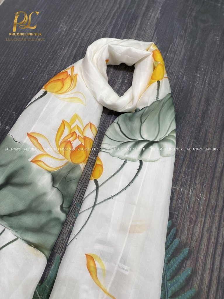KHĂN LỤA VẼ MÀU NƯỚC NGHỆ THUẬT 100% TƠ TẰM HOA SEN QUỐC