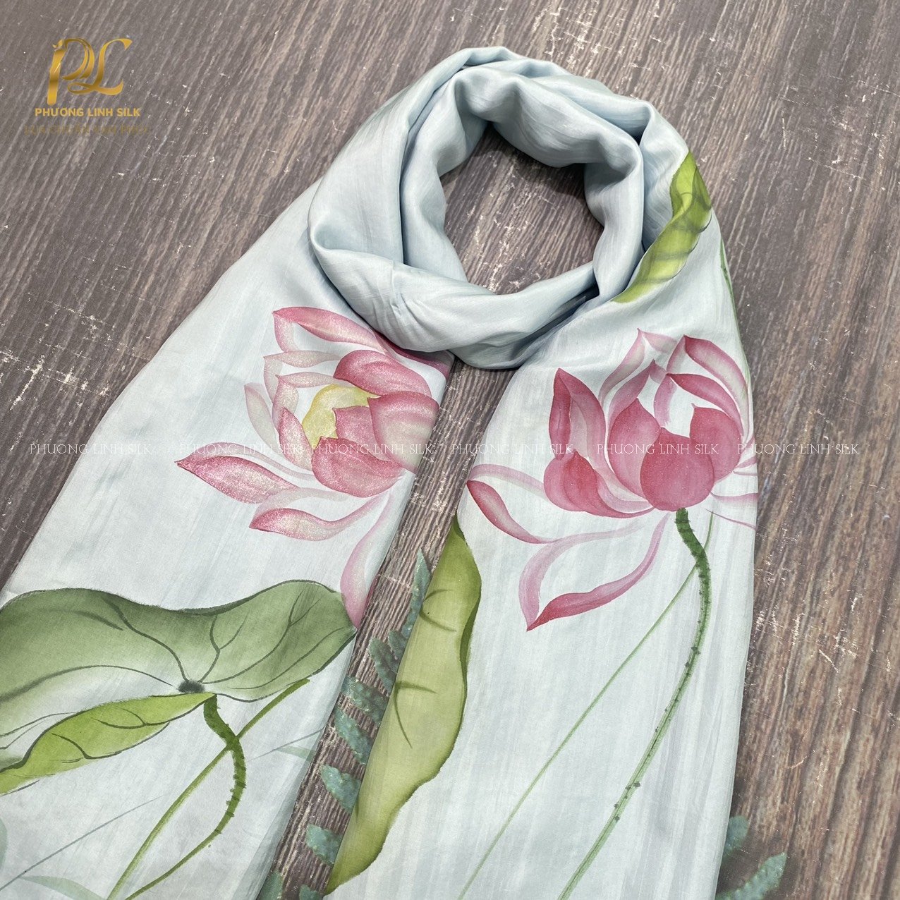 KHĂN LỤA VẼ MÀU NƯỚC NGHỆ THUẬT 100% TƠ TẰM HOA SEN QUỐC