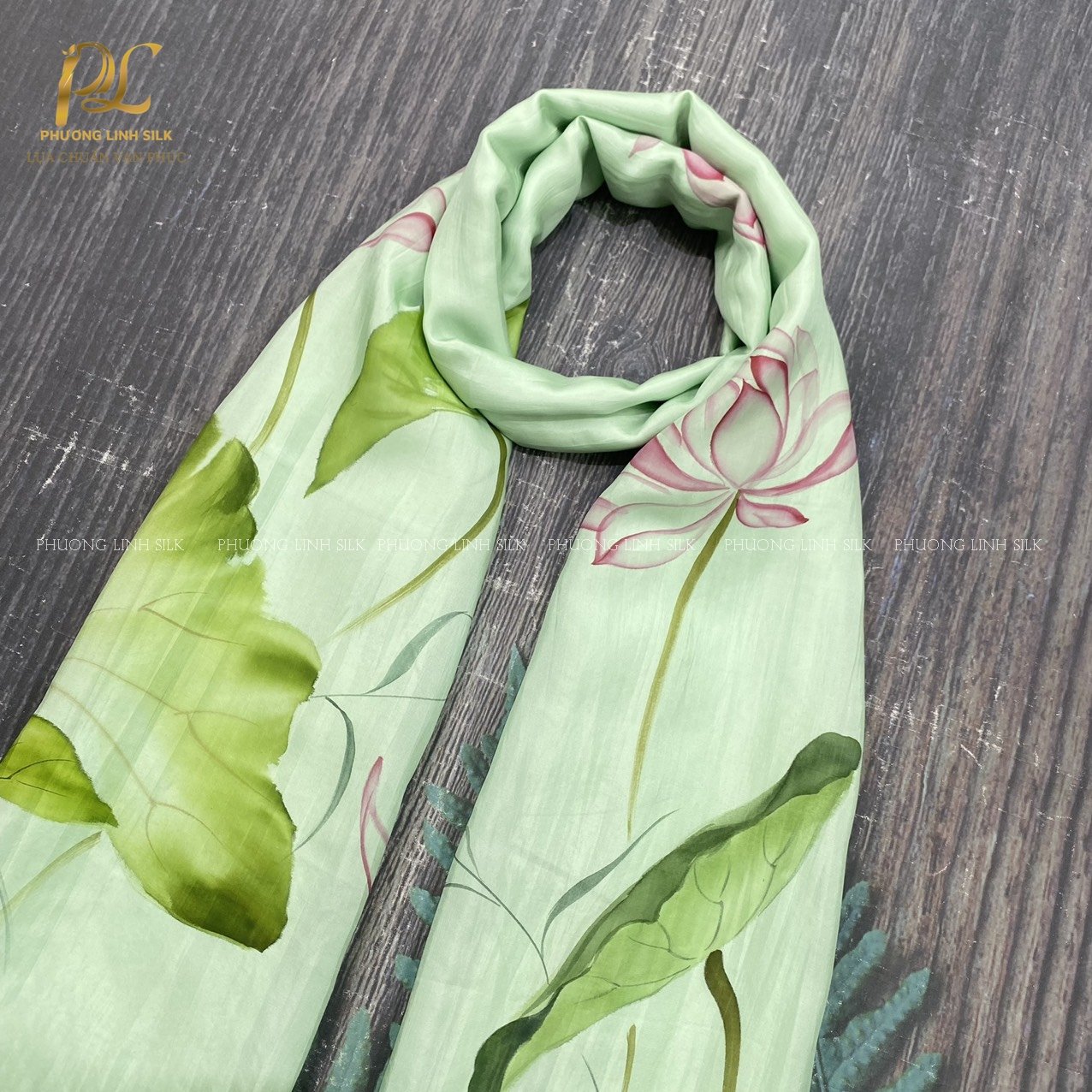 KHĂN LỤA VẼ MÀU NƯỚC NGHỆ THUẬT 100% TƠ TẰM HOA SEN QUỐC