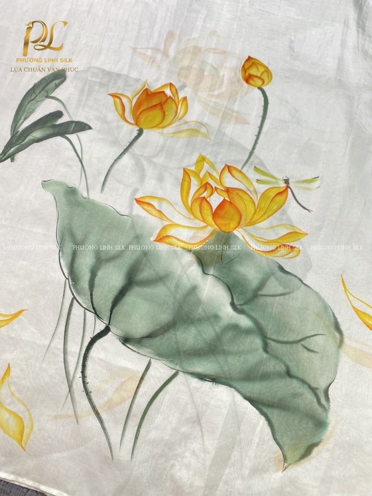 KHĂN LỤA VẼ MÀU NƯỚC NGHỆ THUẬT 100% TƠ TẰM HOA SEN QUỐC