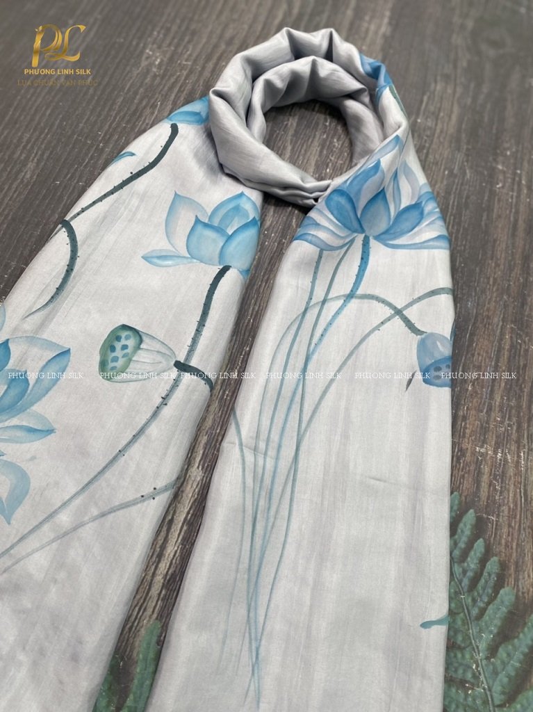 KHĂN LỤA VẼ MÀU NƯỚC NGHỆ THUẬT 100% TƠ TẰM HOA SEN QUỐC