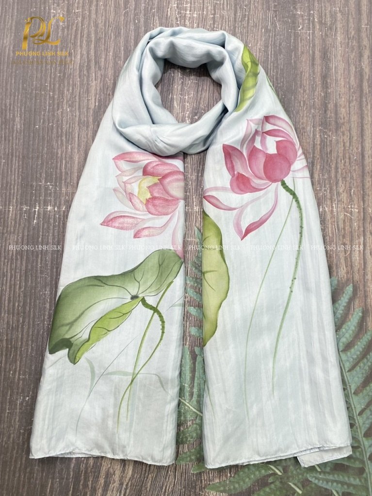 KHĂN LỤA VẼ MÀU NƯỚC NGHỆ THUẬT 100% TƠ TẰM HOA SEN QUỐC