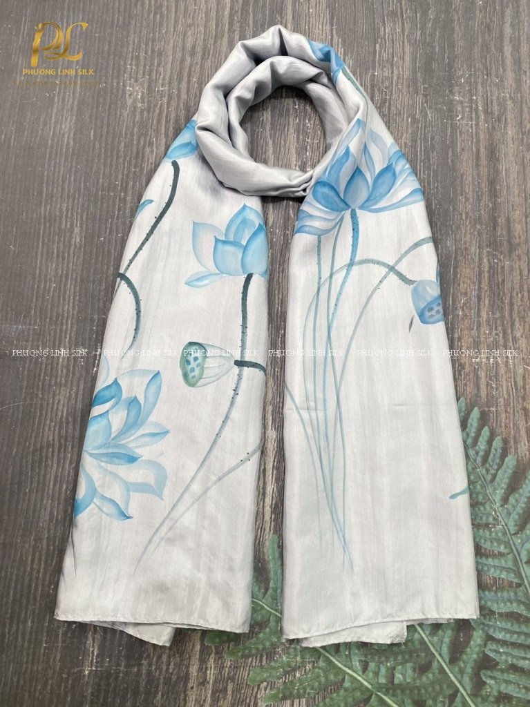KHĂN LỤA VẼ MÀU NƯỚC NGHỆ THUẬT 100% TƠ TẰM HOA SEN QUỐC
