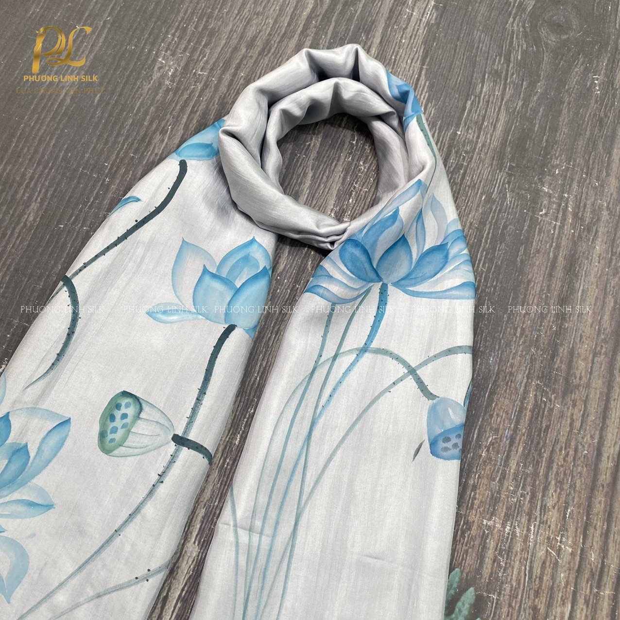 KHĂN LỤA VẼ MÀU NƯỚC NGHỆ THUẬT 100% TƠ TẰM HOA SEN QUỐC