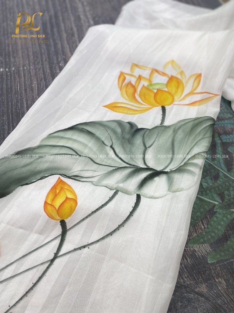 KHĂN LỤA VẼ MÀU NƯỚC NGHỆ THUẬT 100% TƠ TẰM HOA SEN QUỐC