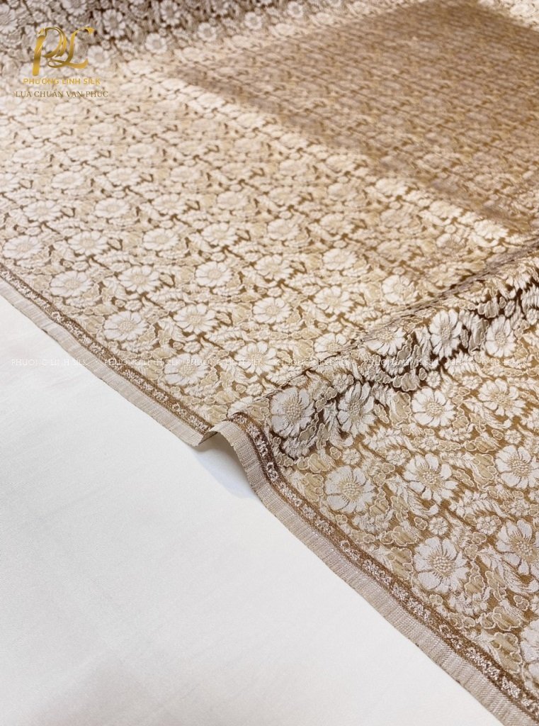 VẢI LỤA SATIN TƠ TẰM HOA CÚC MÀU NÂU TÂY