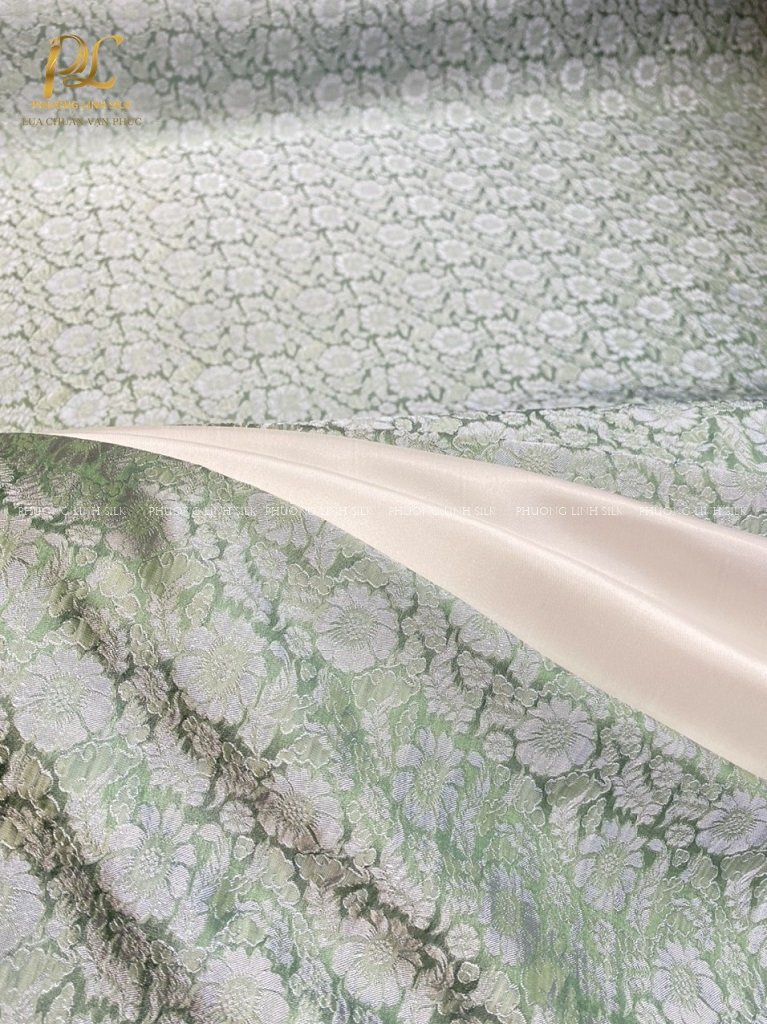 VẢI LỤA SATIN TƠ TẰM HOA CÚC MÀU XANH NHẠT