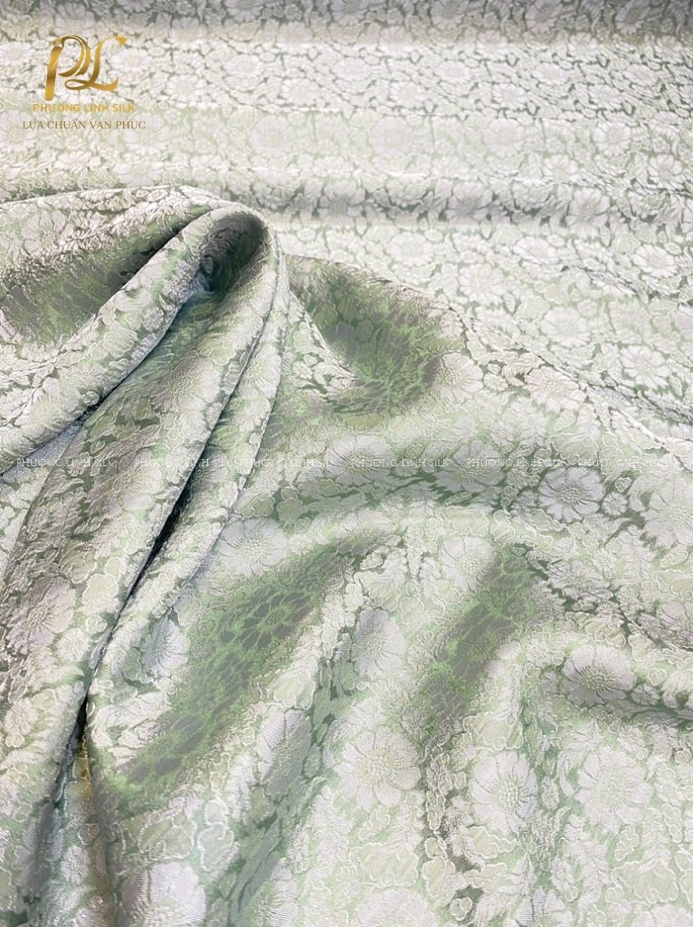 VẢI LỤA SATIN TƠ TẰM HOA CÚC MÀU XANH NHẠT