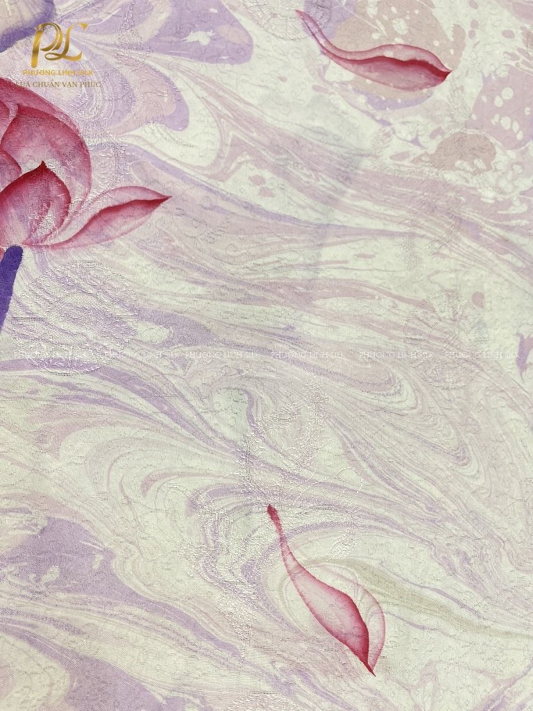 KHĂN LỤA VẼ TAY CAO CẤP VÂN CỔ THỦY ẤN 100% TƠ TẰM ĐỘC BẢN VẼ HOA SEN QUỐC