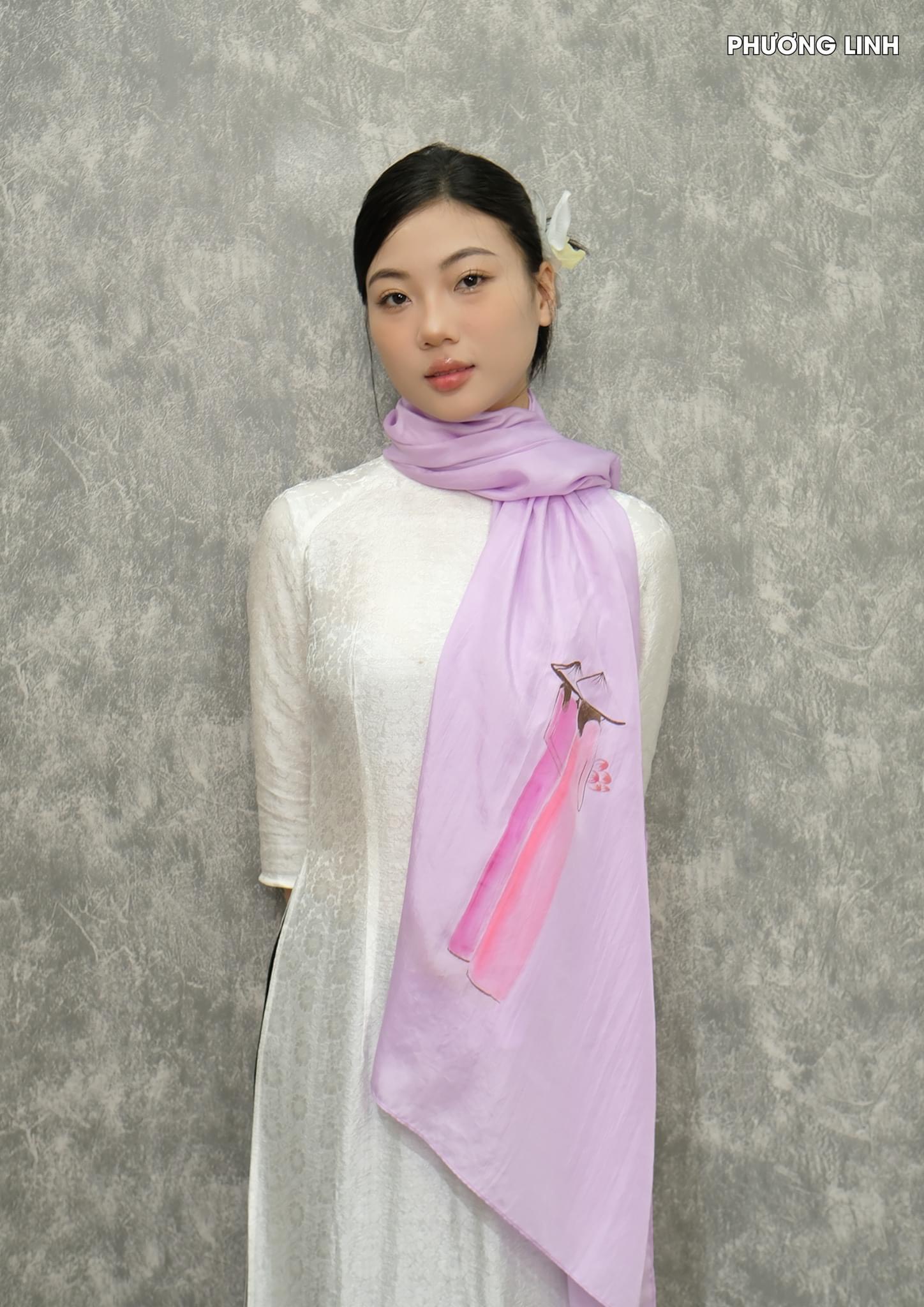 KHĂN LỤA VẼ MÀU NƯỚC NGHỆ THUẬT ĐỘC BẢN 100% TƠ TẰM HOA SEN QUỐC