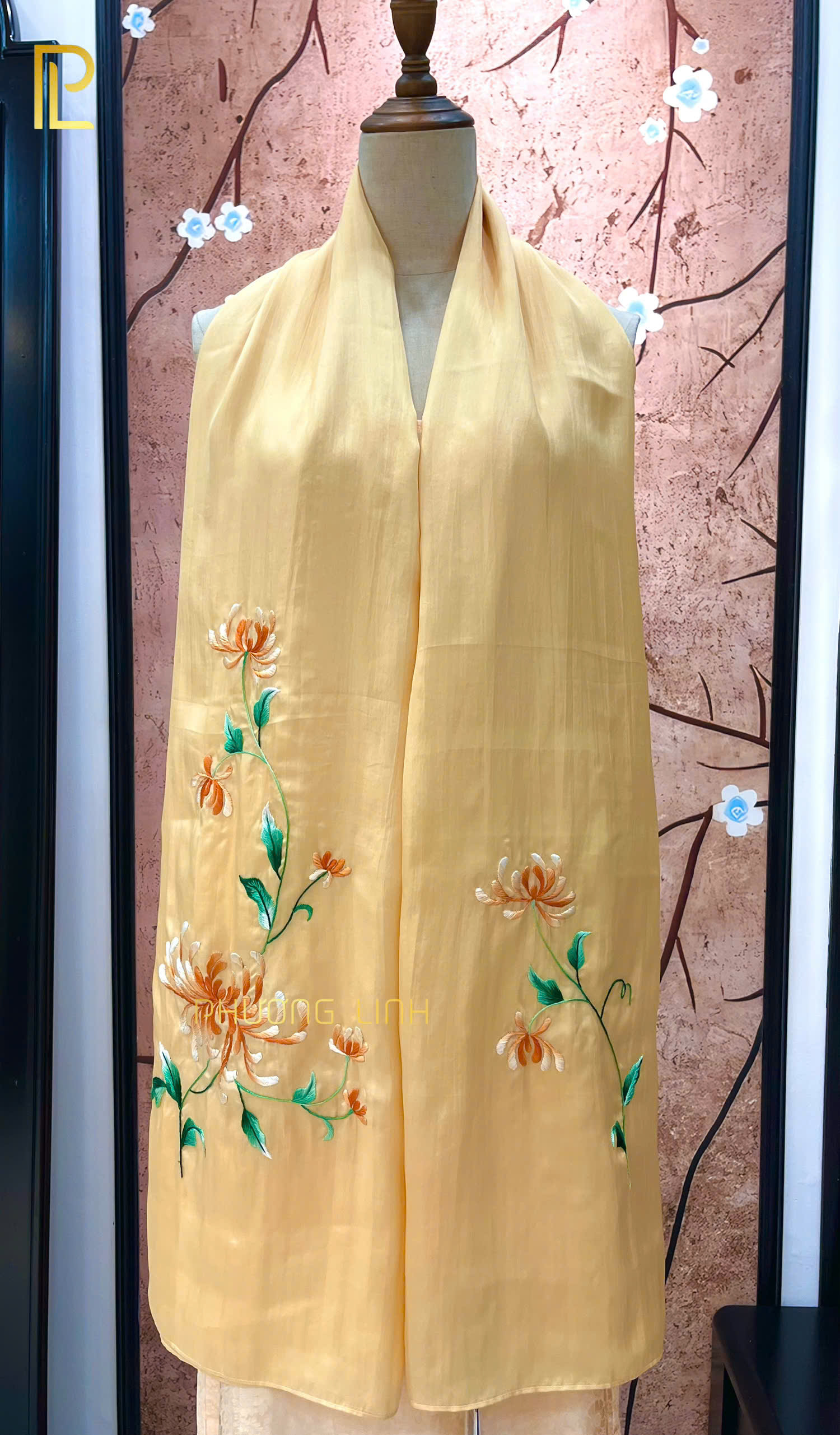 KHĂN LỤA TƠ TẰM HÀ ĐÔNG THÊU TAY HOA CÚC CHỈ TƠ