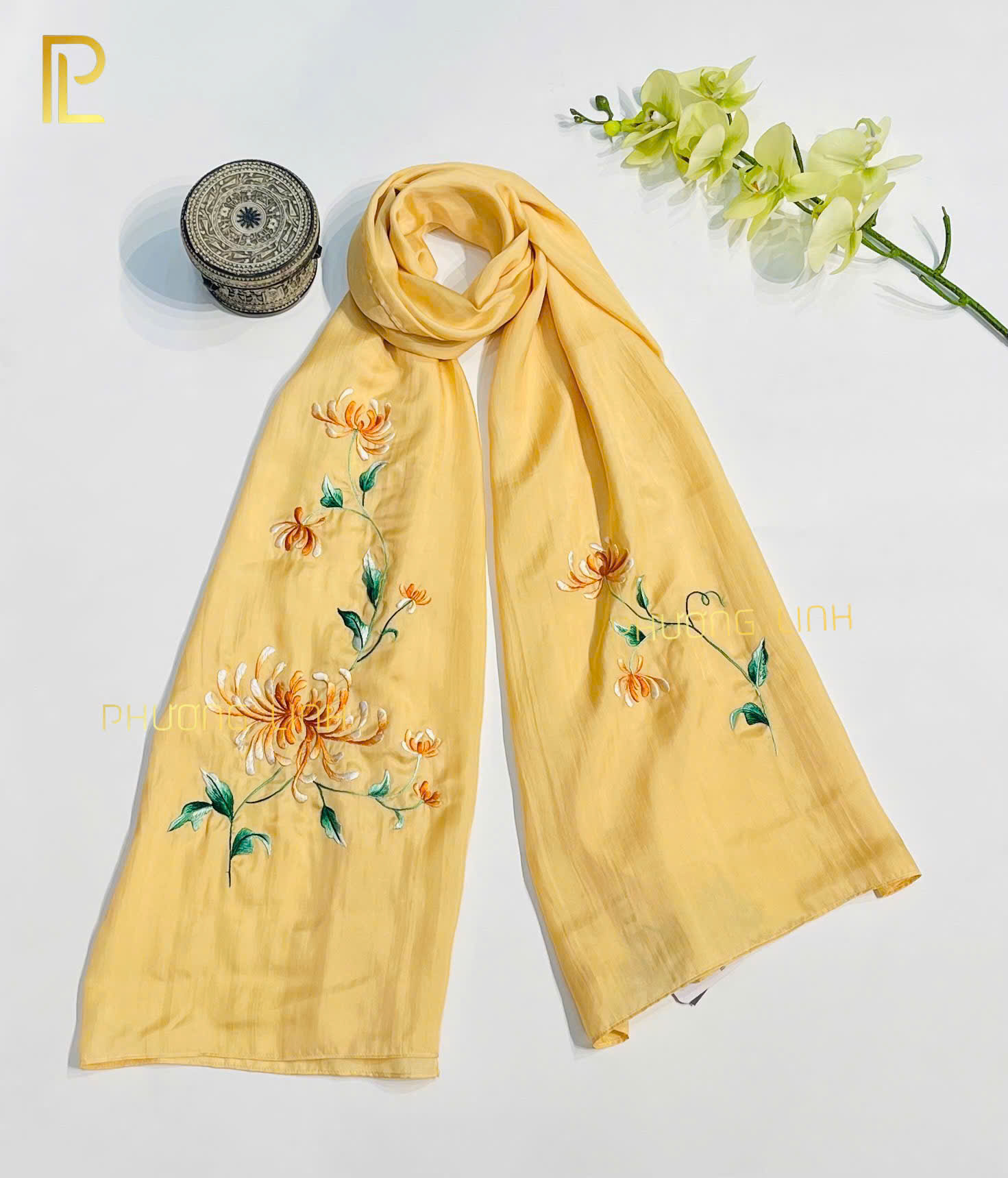 KHĂN LỤA TƠ TẰM HÀ ĐÔNG THÊU TAY HOA CÚC CHỈ TƠ