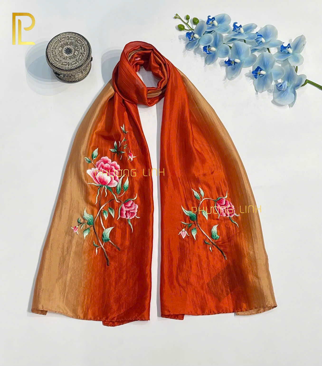 KHĂN LỤA TƠ TẰM HÀ ĐÔNG THÊU TAY HOA HỒNG CHỈ TƠ