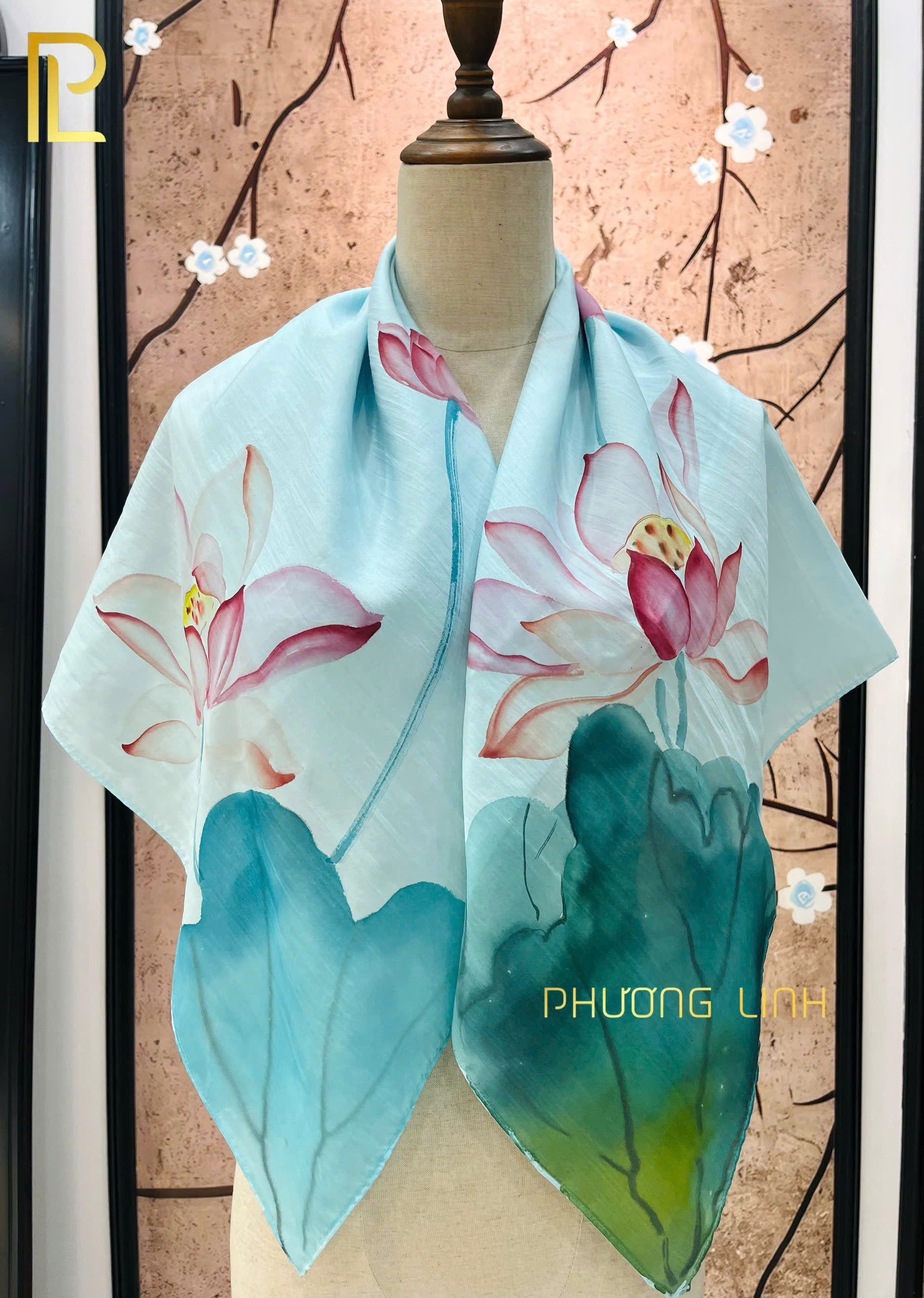 KHĂN LỤA VẼ TAY THỦ CÔNG NGHỆ THUẬT HOA SEN QUỐC