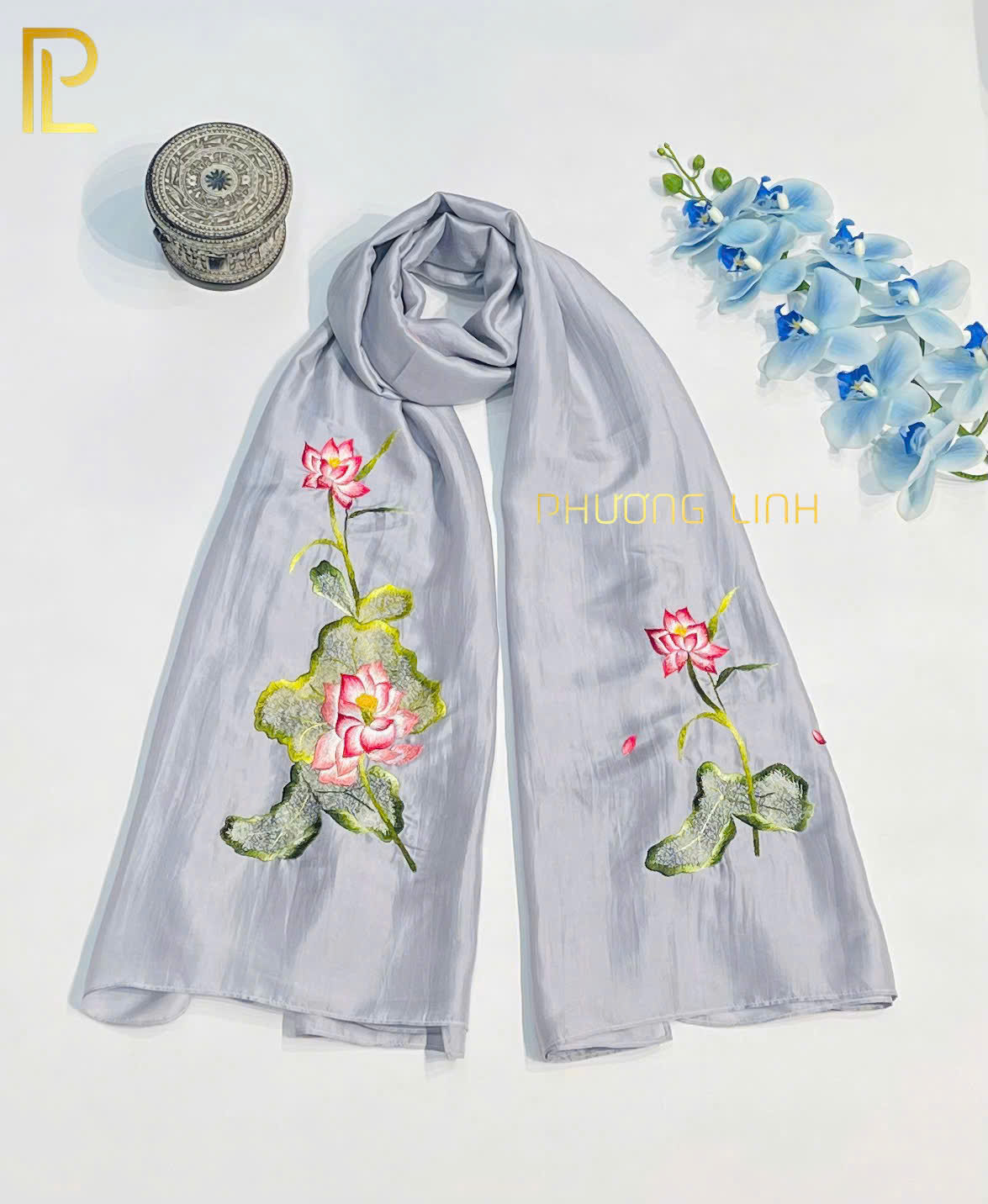 KHĂN LỤA HÀ ĐÔNG THÊU TAY CHỈ TƠ THỦ CÔNG - HOA SEN