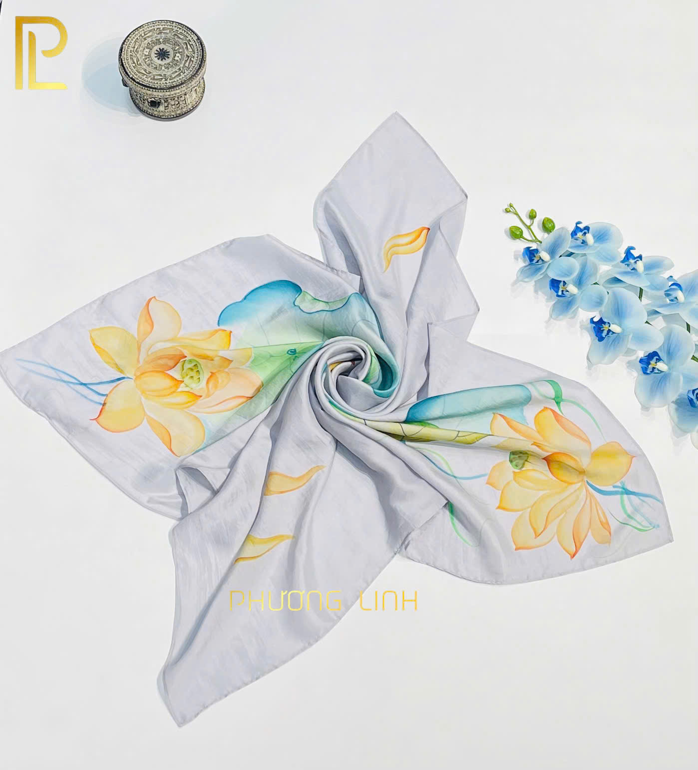 KHĂN LỤA VẼ TAY THỦ CÔNG NGHỆ THUẬT HOA SEN QUỐC