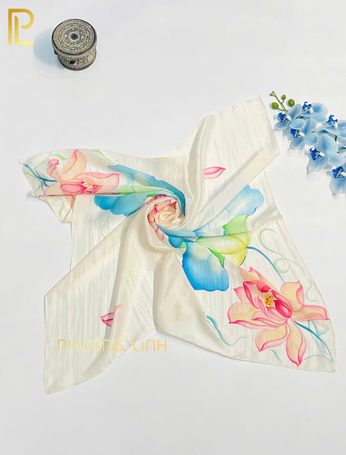 KHĂN LỤA VẼ TAY THỦ CÔNG NGHỆ THUẬT HOA SEN QUỐC