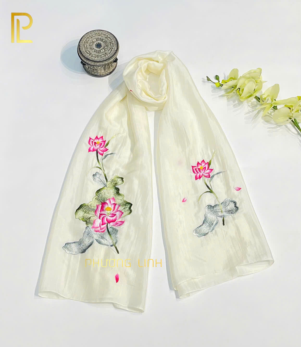 KHĂN LỤA HÀ ĐÔNG THÊU TAY CHỈ TƠ THỦ CÔNG - HOA SEN