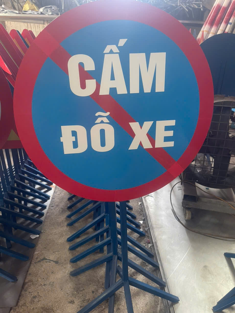 biem-bao-cam-do-xe