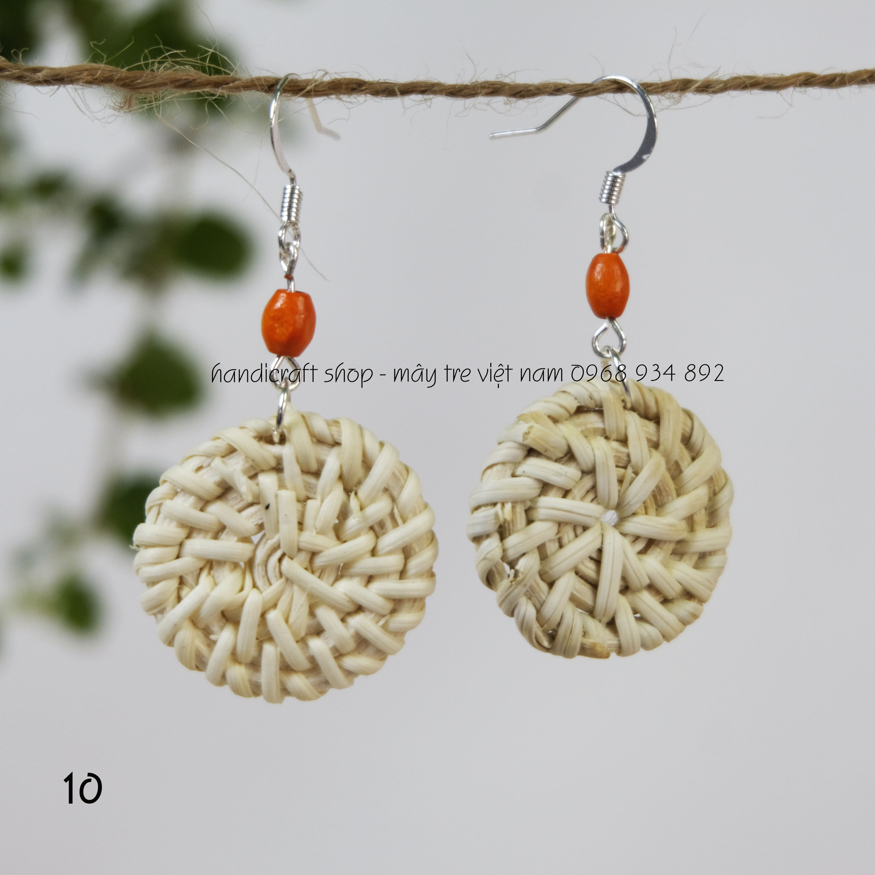 Khuyên tai hình tròn